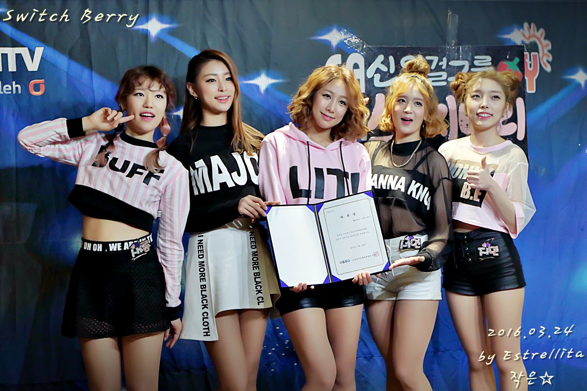 xirocco2's tweet image. 2016.03.24 #스위치베리 #SwitchBerry #지민 #새롬 #두유 #연이 #민지 #흔들려 
#강남역 #강남TV #가상현실360vr콘서트
#강남구한류스타 #홍보대사 #위촉식 #농산어촌홍보개발원