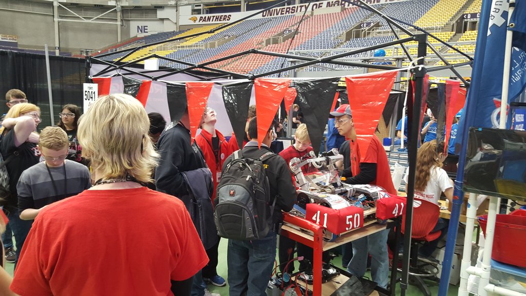 SkepticalWonder's tweet photo. @5041CyBears set up and rushing to get ready for our first practice match. #omgrobots #iowafrc https://t.co/3r3y2z5vBq