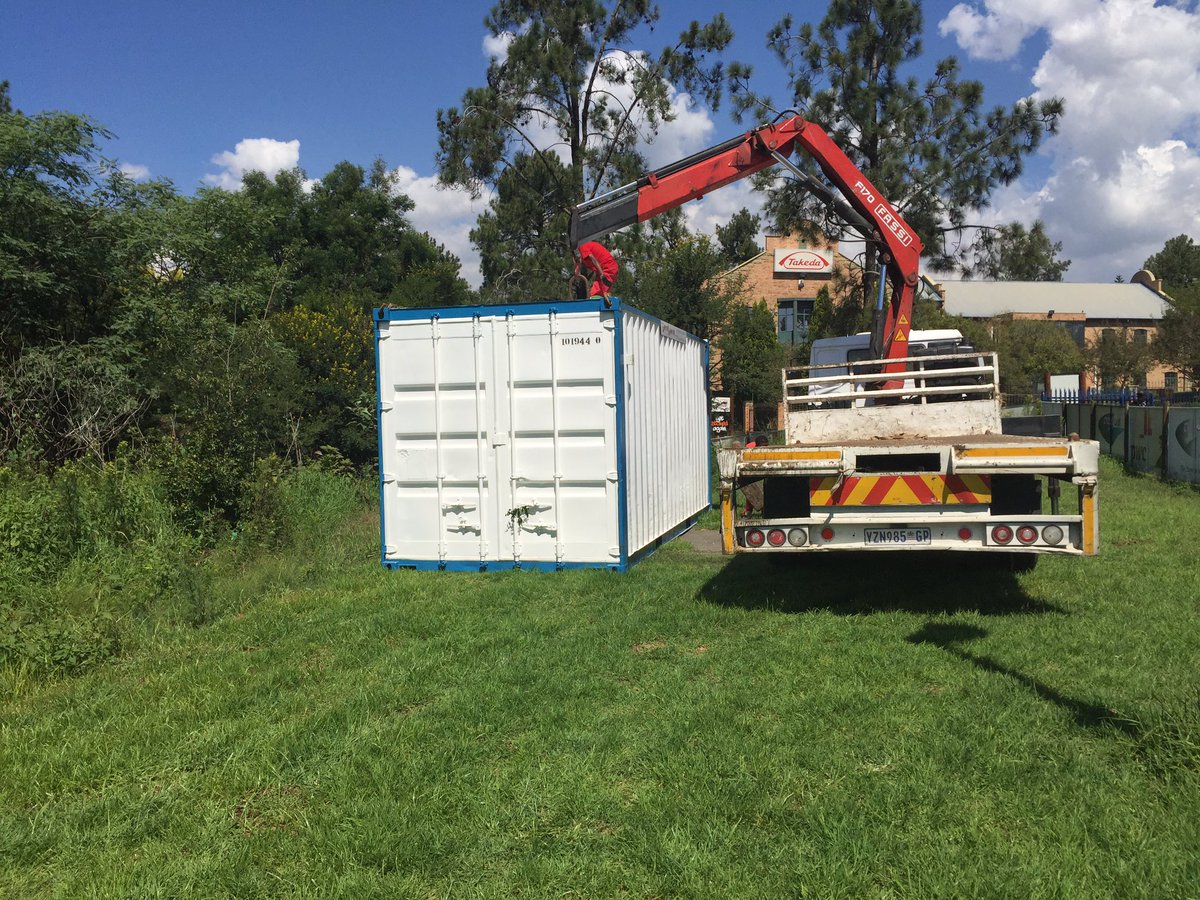 BuildaBikeSA's tweet photo. @bikehubber @Joburg_Cyclists @KittedSA @TreadMTBmag we have our workshop container now!!! @CyclePark https://t.co/bM0SDTGvnQ