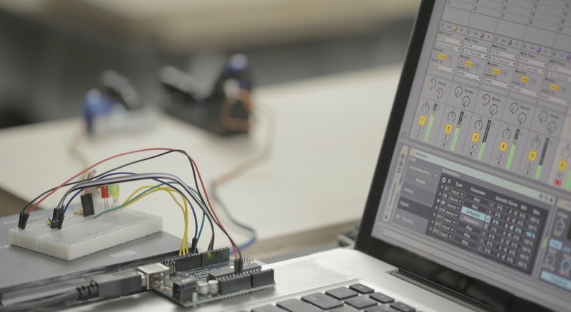 The #MaxforLive Connection Kit opens up a world of new input &amp; output possibilities w/ Live ableton.com/blog/max-for-l…