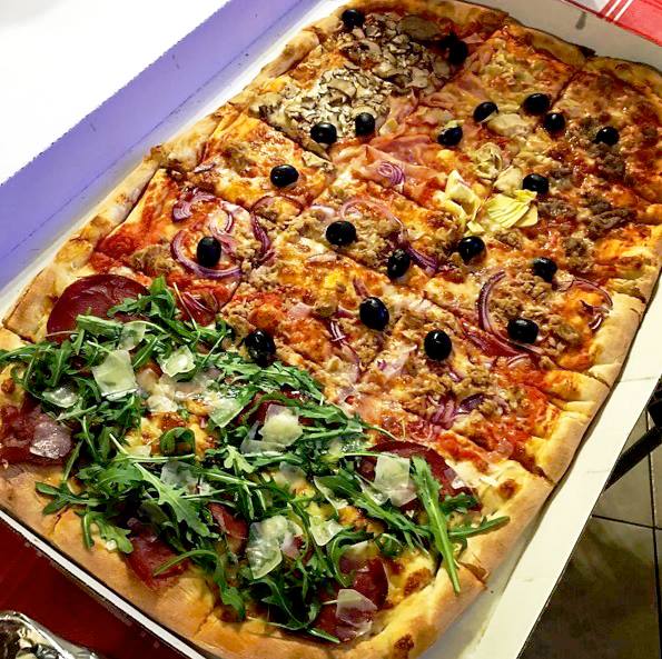 Pizzabo_it's tweet photo. Perché scegliere un solo gusto? 😉 Grazie deadlinex per aver condiviso la tua #pizzaametro con noi! #pizzabo https://t.co/EFaaiu7CDp