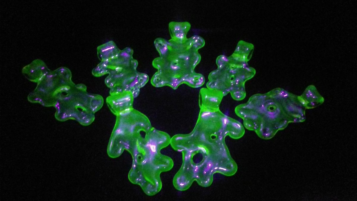 TornGlassStudio's tweet photo. Illuminati Shatter Pendants!!! @HIGH_TIMES_Mag @GIassPorn #illuminati #glassart #dabs #shatter #TornGlass #HaHa https://t.co/aV5aDFs9MS