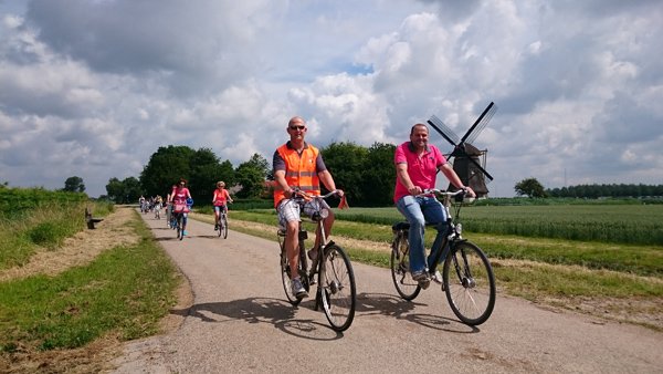WoudrichemNet's tweet photo. REGIO - 4 april start inschrijven Rabobank Fietstocht https://t.co/ZwaqHUCrls @RaboAltena #RAFT2016 https://t.co/96pBFAVPSo