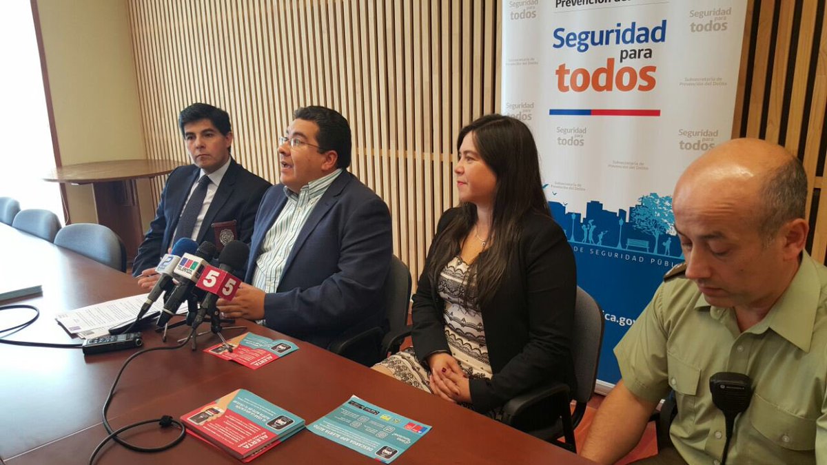 DPPMalleco's tweet photo. Gob. #Malleco y Seguridad Pública Intendencia Araucania dando a conocer aplicación #alertaautos @abogadofuentes https://t.co/QBMtICZnsm