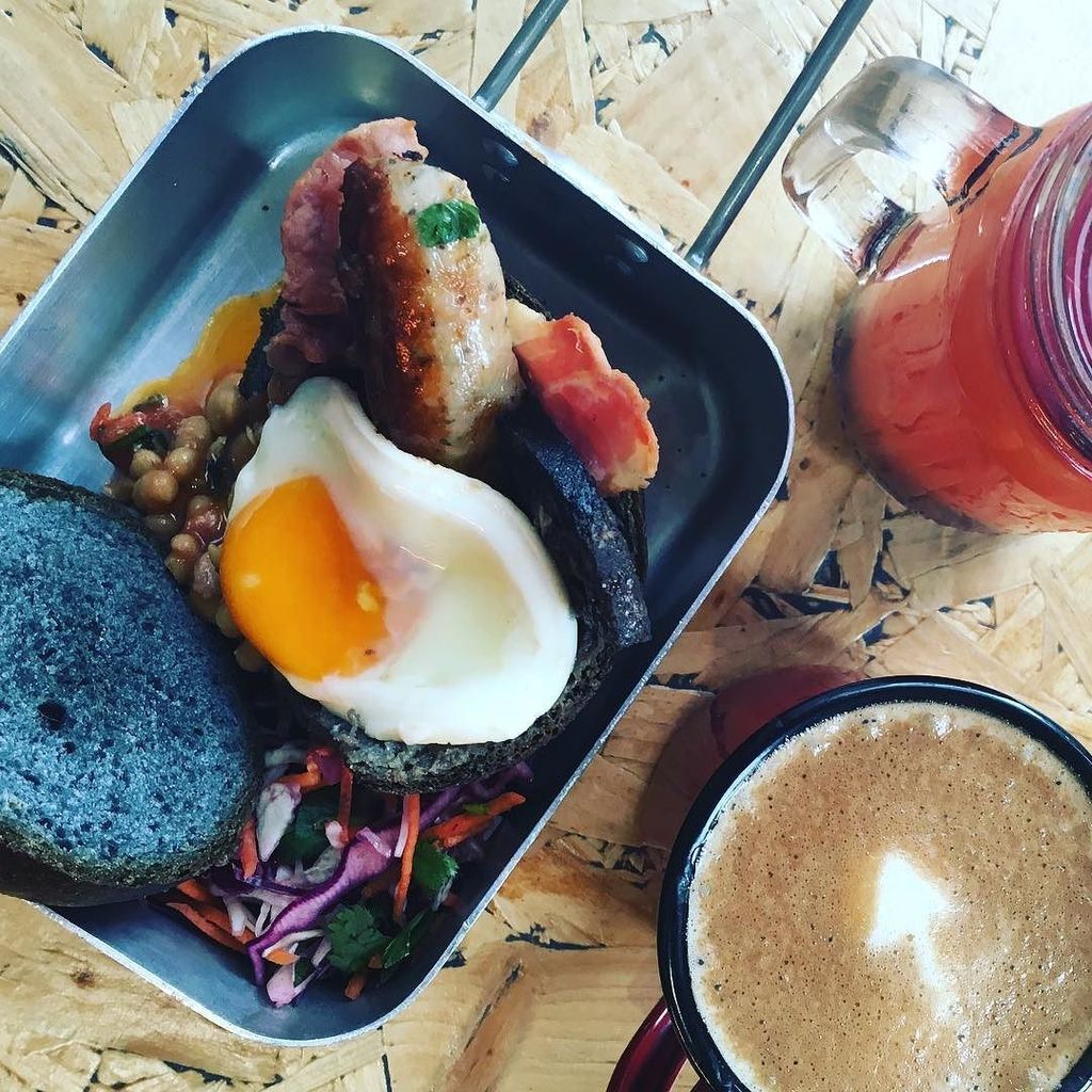 Work's out (nearly) but we're here ALL WEEKEND for full English bunnychow #brunches. #East… ift.tt/22y3exz