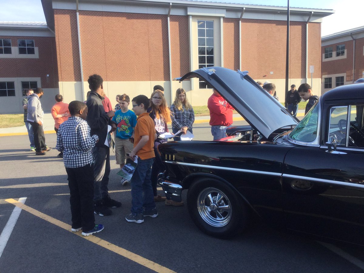 Jennie__b2's tweet photo. Had a wonderful time this morning looking at cars with this fantastic group. @kimberly_q6 @GTMSTitans https://t.co/DjAJrXU2SO