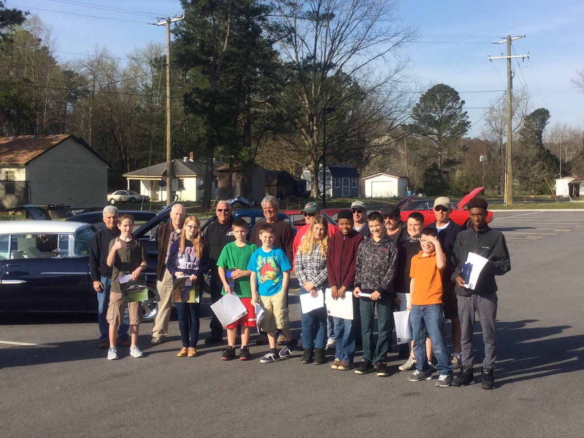 Jennie__b2's tweet photo. Had a wonderful time this morning looking at cars with this fantastic group. @kimberly_q6 @GTMSTitans https://t.co/DjAJrXU2SO