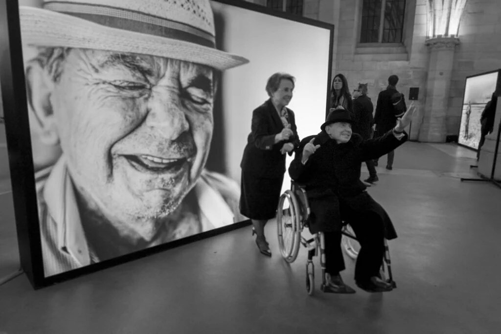 _SweetRealLife_'s tweet photo. #Andreas &amp; #Haroula
@nikosaliagas
#Exposition #CorpsEtÂmes
#Conciergerie
Très belle photo prise par @DavidKenphoto 👌 https://t.co/lhK6UI5BVK