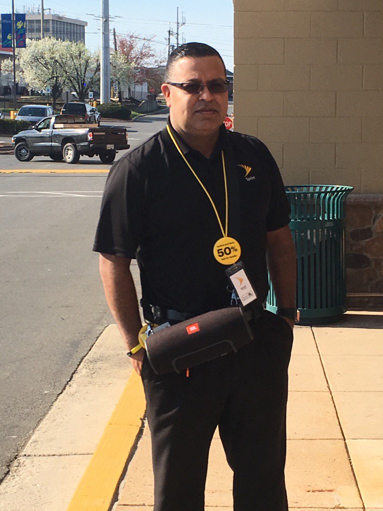 Manassas0467's tweet photo. Who me?? I'm just out here jamming on my JBL Extreme! Ask about our EZ Pay! @hbaker077 @addessoj @SprintHBDistro https://t.co/wmY7XXEOkc