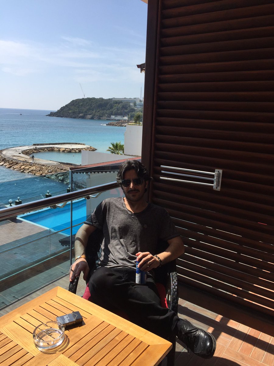 ashkabos tweet media