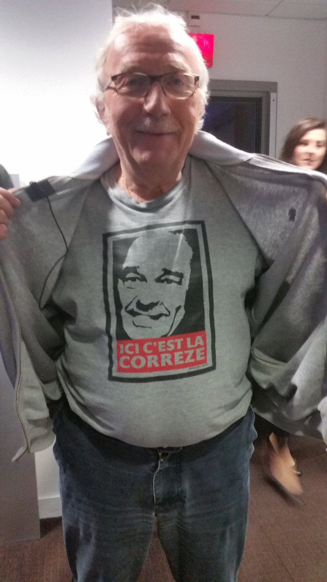 ClaudeGuibal's tweet photo. . @PhilippeVandel voilà ton maître. #TShirtMaster @JacquesVendroux forever https://t.co/M5floJ7iB7