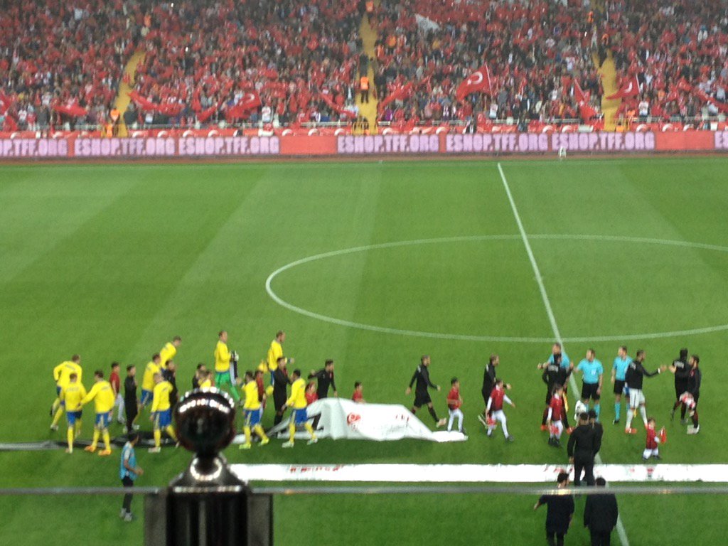 alidmez's tweet photo. Galibiyete ihtiyacımız vardı. Atmosfer muhteşemdi. https://t.co/7erktWeXed