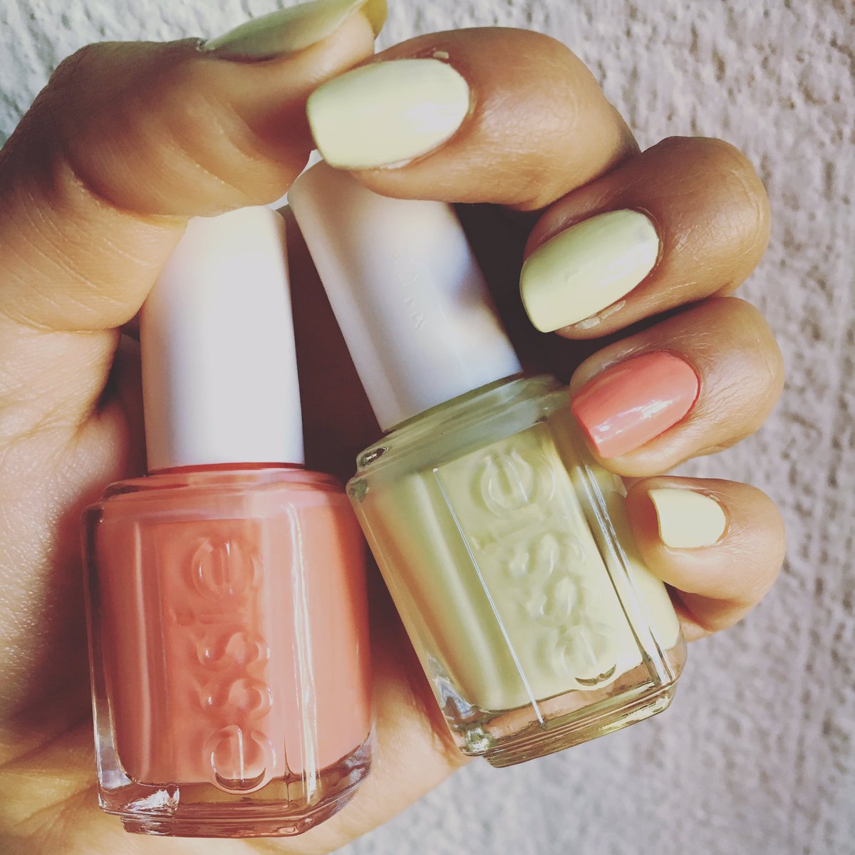 melysa813's tweet photo. #UñasEssie #PeachSideBabe y #Chillato cortesía de @essie_mexico @tresencabina https://t.co/uJ7rcNWfv2