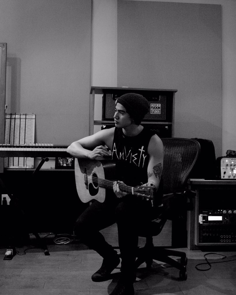 bassistpanic's tweet photo. BYE IM OUT OF HERE IM DESD https://t.co/W1lm9VxOkz