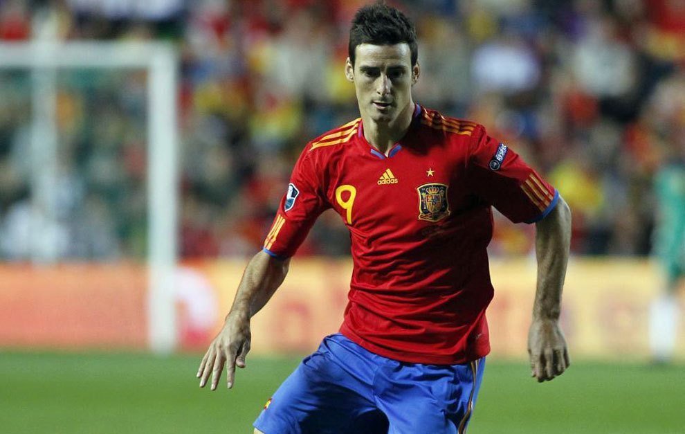 Squawka's tweet photo. Aritz Aduriz for Spain:

2010: Debut aged 29.
2016: Scores on his second cap aged 35, 6 years after his first cap. https://t.co/cUua69tS2B