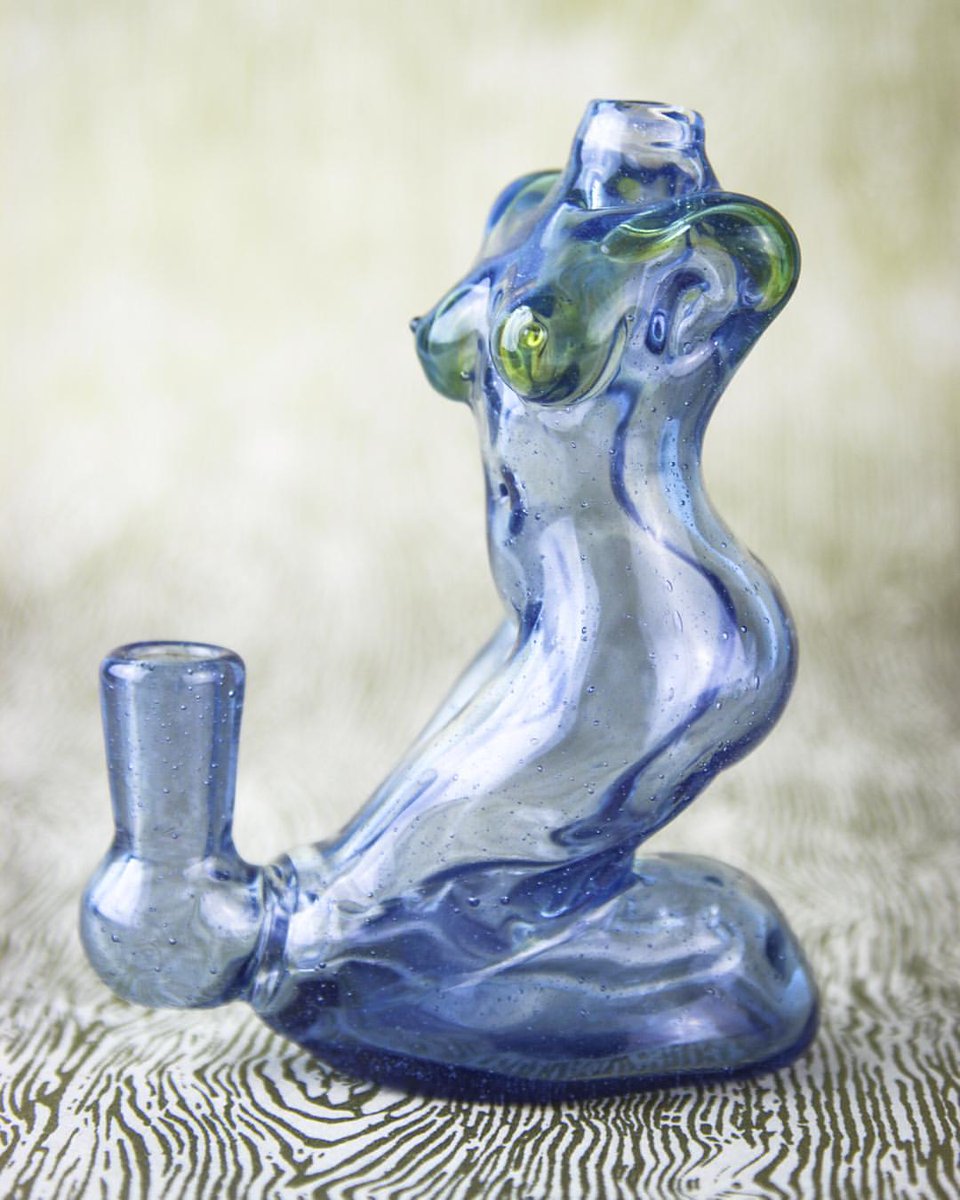 SmokeCartel's tweet photo. From the 'Inline Babe' series from Mia Shea Glass- the Kneeling Goddess! Did I mention free USA shipping? https://t.co/FKAe388r1a