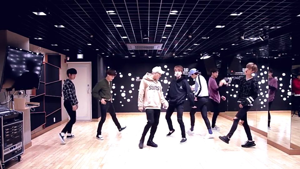 GOT7_NAMWAN's tweet photo. #갓세븐 #FLY #GOT7FlightLog #DancepracticeVer 🎆🎆😄😄😄😘👏👏👏👍 https://t.co/hNDMauE8iE