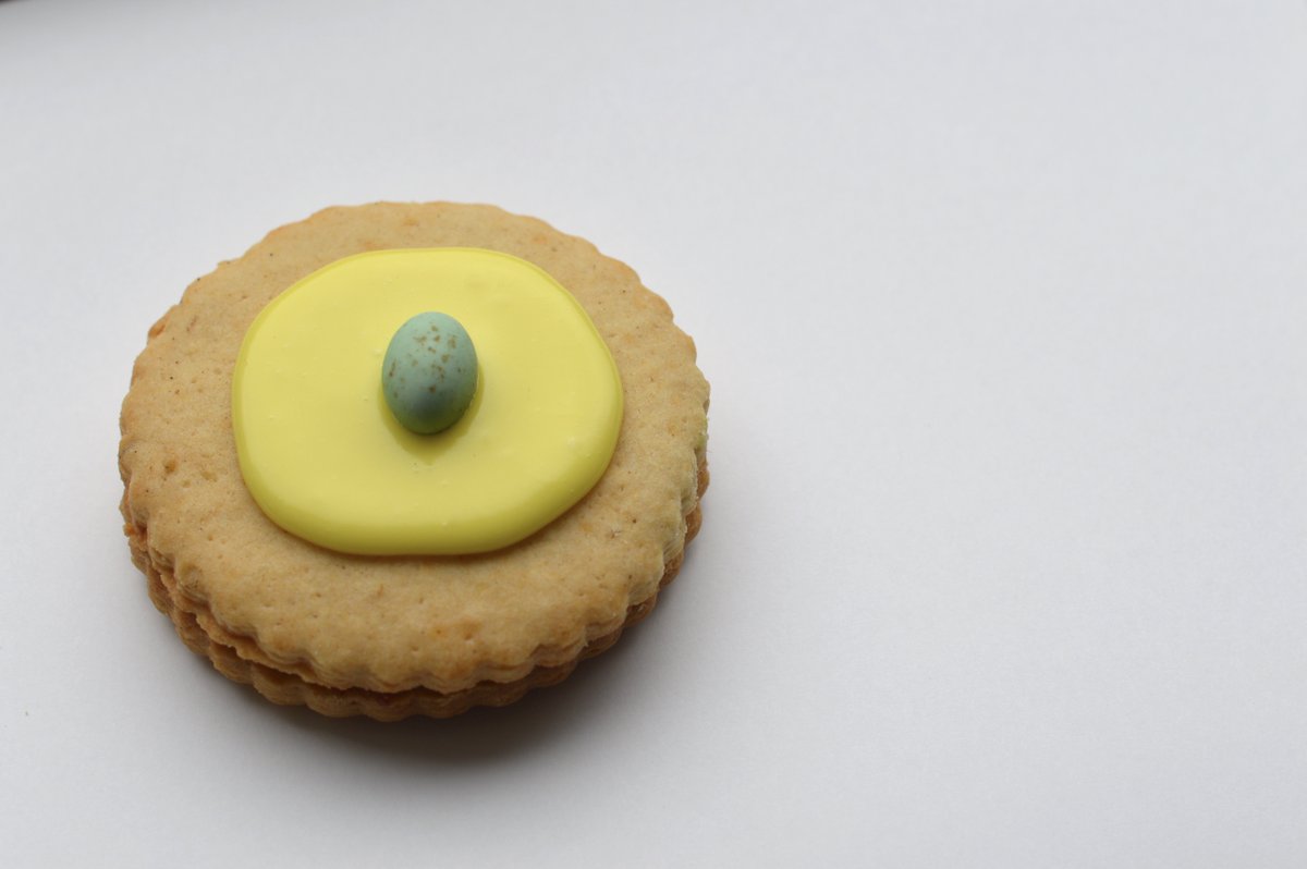 frenchoven's tweet photo. cracking biscuits #HappyFeaster https://t.co/iAA4aJU6OB