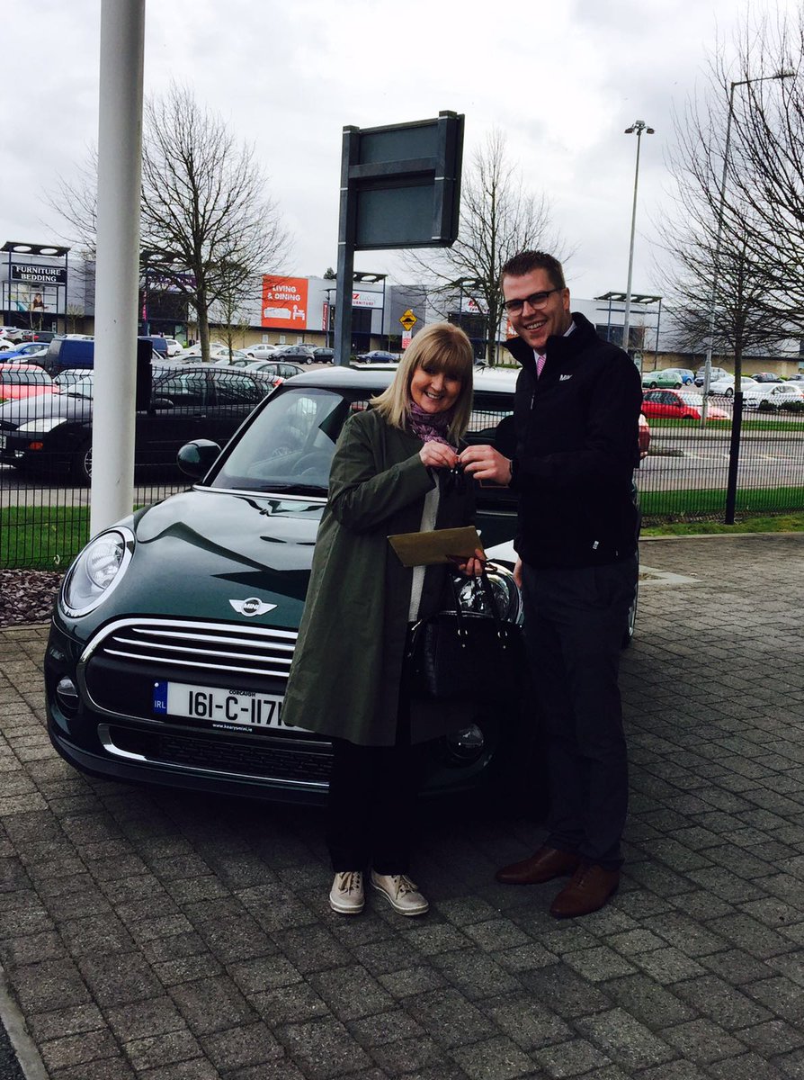 Valerie Donnelly taking delivery of her brand new #MINI from Dan, our MINI Sales Manager. Happy motoring Valerie!