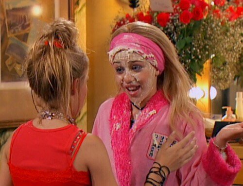 CollegeGirIProb's tweet photo. My childhood 😍😩#TenYearsOfHannahMontana https://t.co/fiY7OekWX1
