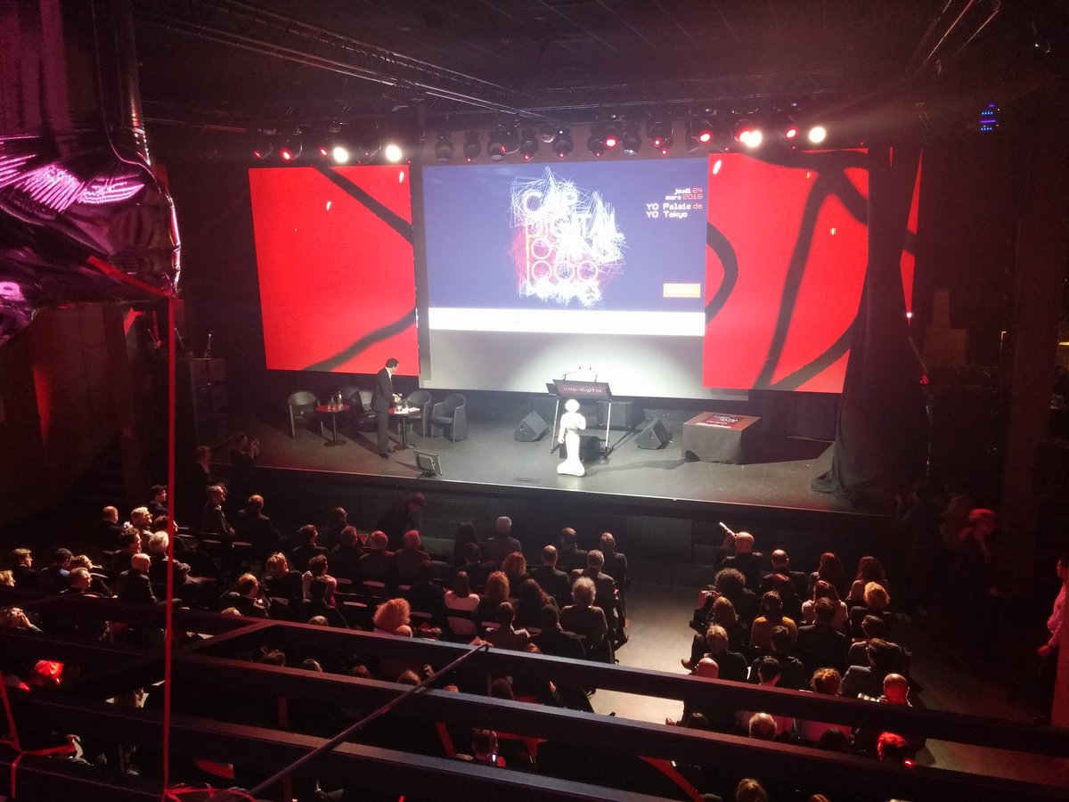 Cam_omill's tweet image. Pour les 10 ans de @Cap_Digital c'est @PepperTheRobot qui monte sur scène !#10CAP #numerique