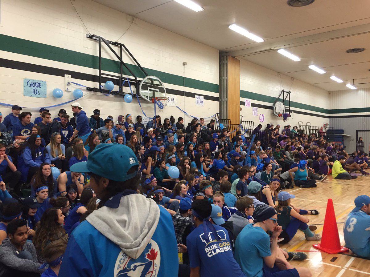 amandakula's tweet photo. TEAM BLUE!!! #gradewars #spiritweek #masseypride https://t.co/lK4TRUcoO1