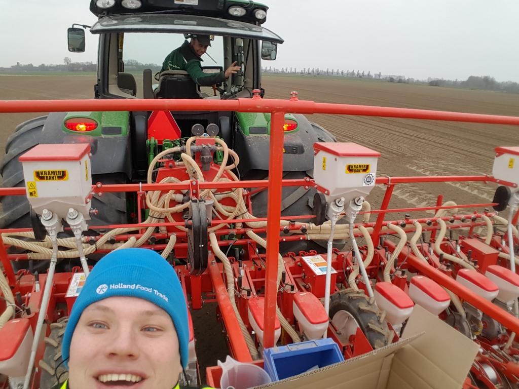 LarsKaim's tweet image. Avondje uien zaaien #franzenlandbouw