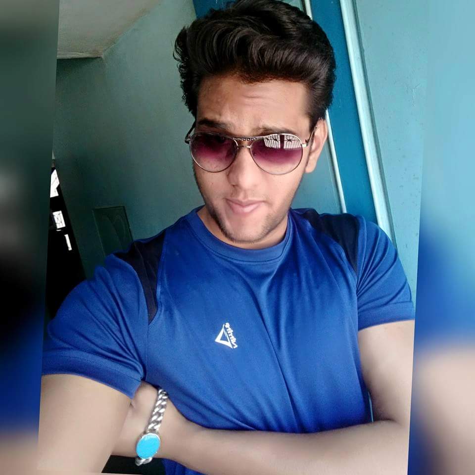 Rahul_Shayna's tweet photo. @PCgirl_Huma @CuteSrkPrincess @BeingSalmanKhan @priyankachopra https://t.co/Rs7blybM8C