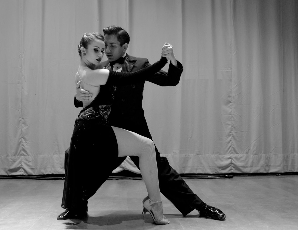 Narvatango's tweet photo. ¡¡¡Buenos y elegantes días!!! 11 días para el estreno de... #LasNotasDelTango #tango @diego_pagaza @tangomx https://t.co/ovo02JX7fO