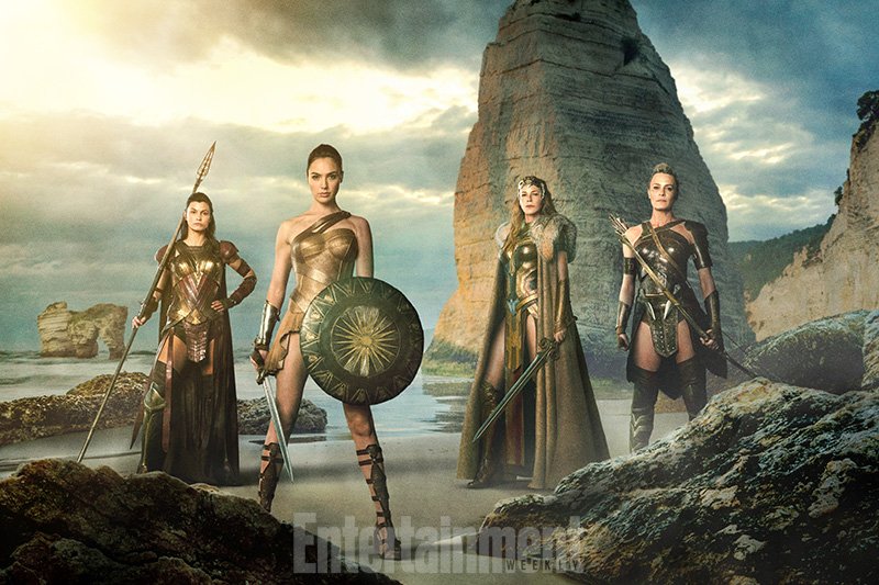 RedLanComics's tweet photo. Nueva imagen de #WonderWoman con #GalGadot como #Diana acompañada de #QueenHippolyta, #Antiope y #Menalippe https://t.co/37CYeJt9Io