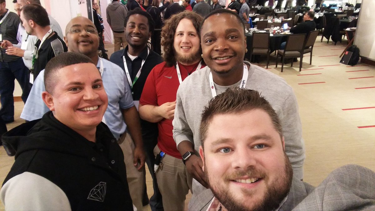 Rdsandersiii's tweet photo. KCE representing! #sellwithLG #LGG5KC @sgarrett816 @stevennevels2 @freshsenio_ball @jexpress314 @PlainsRD https://t.co/4aDih1dFuQ