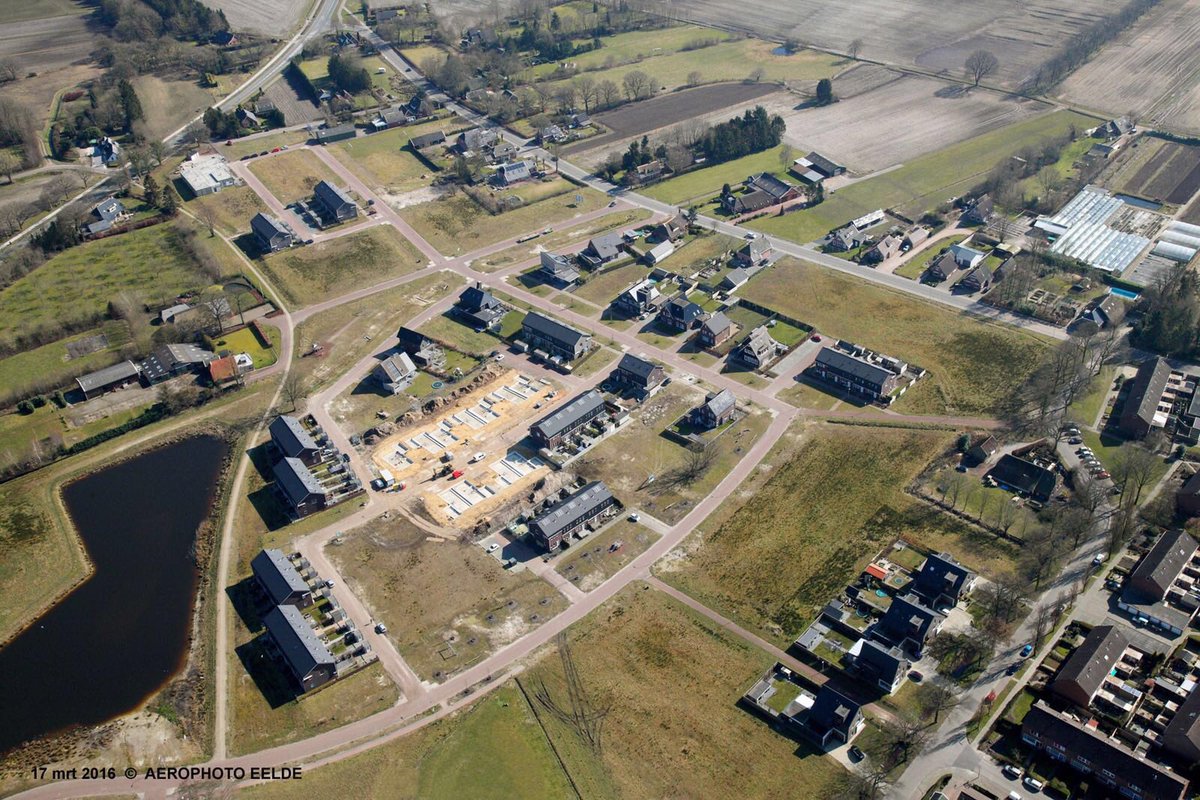 De funderingen zijn gereed van 11 #koopwoningen Groote Veen #eelde. Mooi zicht van bovenaf! <a href="/Plegt_Vos/">Plegt-Vos</a>