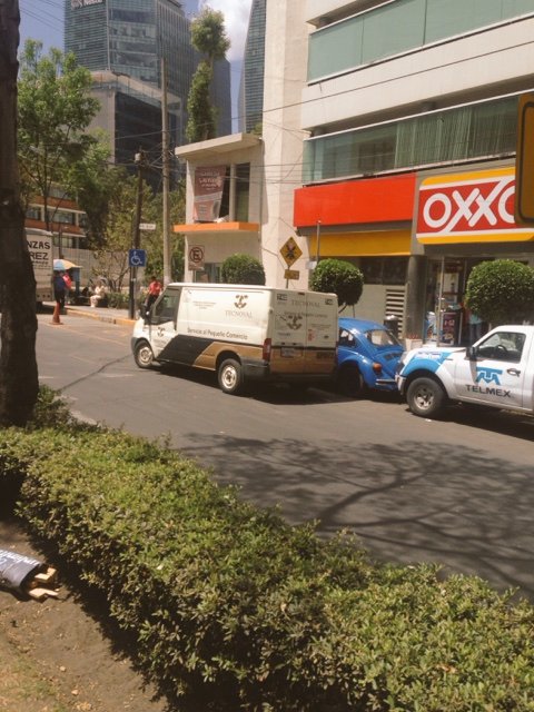 Hieren a policía tras evitar un asalto a camioneta de valores - CeVRJhnUUAAT8_f