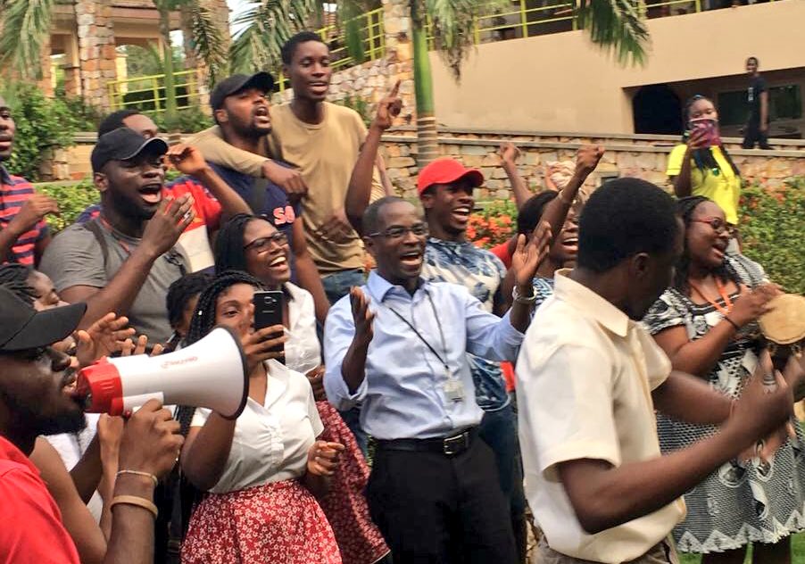 Ashesi's tweet image. Our President @PatrickAwuahJr joined other Achimotans #atAshesi today for "jama"! #ASCweek #OldSchoolDay