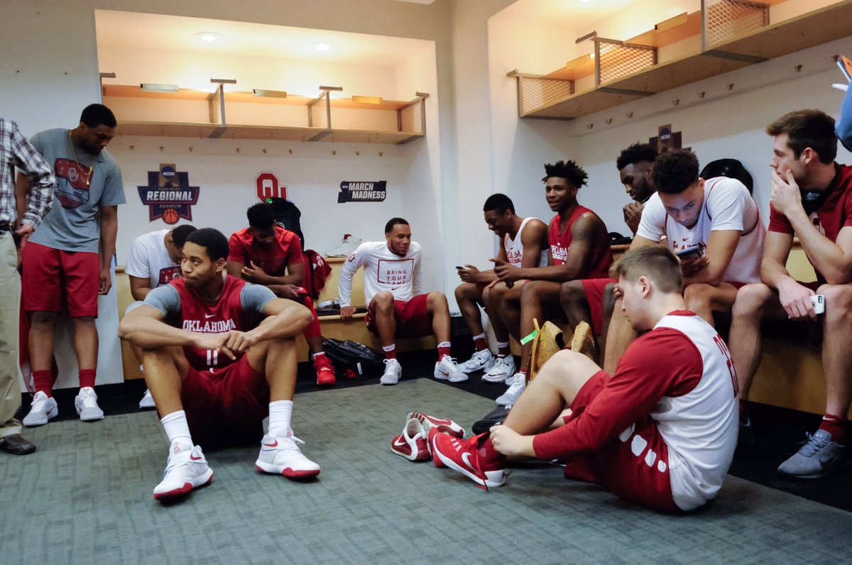 OU_MBBall's tweet photo. #squad waiting for this game 🕤 https://t.co/9838eani9e