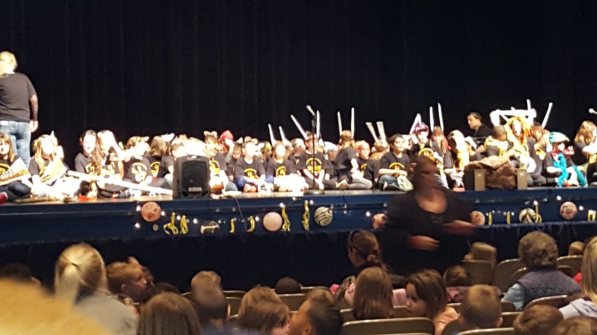 msc6thgrade's tweet photo. Ready for a great show! #fpslearn #fpsboe @McIntireElem https://t.co/59VWnBIRQP