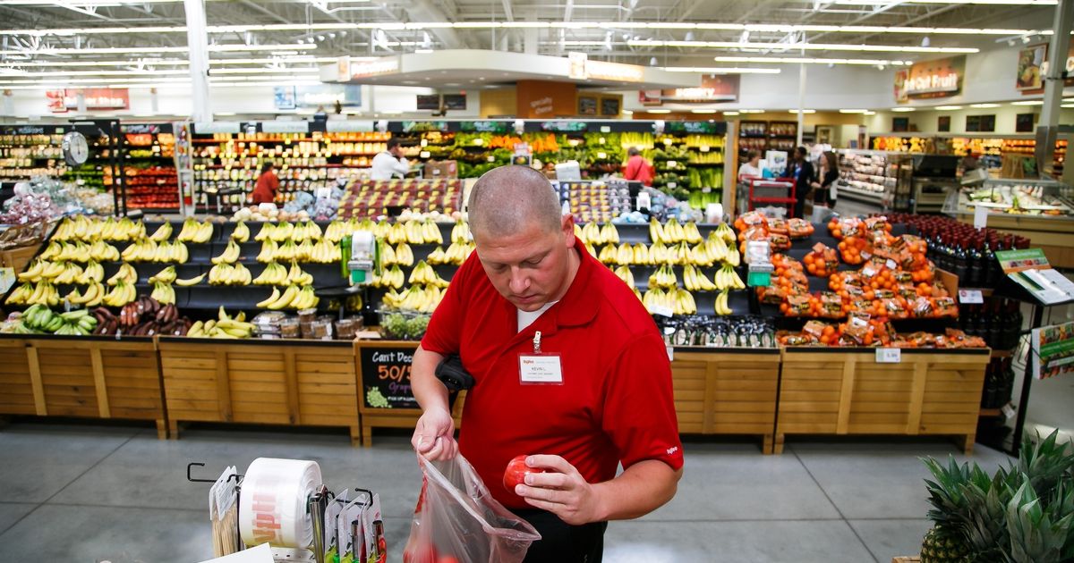 retailwire's tweet photo. Hy-Vee to open training and fulfillment center https://t.co/beWzvjjvUu by @DMRegister via @retailwire https://t.co/SfLYj8w96y
