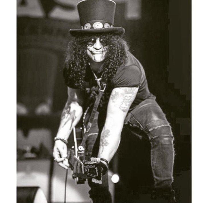 SlashFansITaly's tweet photo. Hi guys @Slash @MARIE2_SLASH @ansolau @ansolau @slashitalia @DEBBIE3636 @M_SlashColombia https://t.co/z5Mk1FaxS0