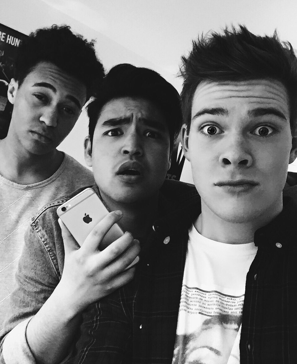 Joeys_Jungle's tweet photo. Hier noch ein Bild mit den Boys. Waren zwei coole Tage in Köln, müssen wir bald wieder machen! ☺️ https://t.co/i6nKHmoavT