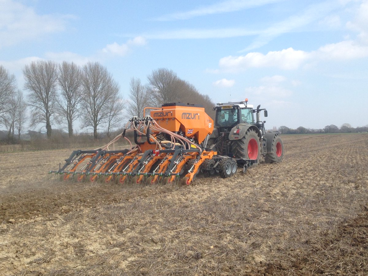 razorbackmowers's tweet photo. Another day, another demo! #Pro-Til 6T drilling spring barley in West Sussex. #stiptill #MzuriDrills https://t.co/yra82SFvJq