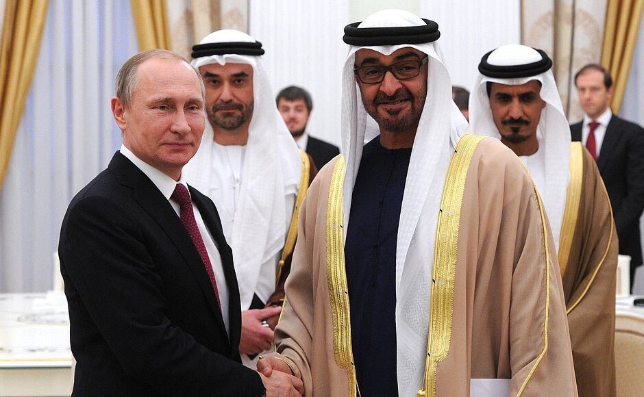 صورة من موسكو تثلج الصدر.. سعيد بزيارة سيدي محمد بن زايد الى روسيا وفخور بالرجال الواقفين بجانبه وخلفه.. اللهم وفقهم