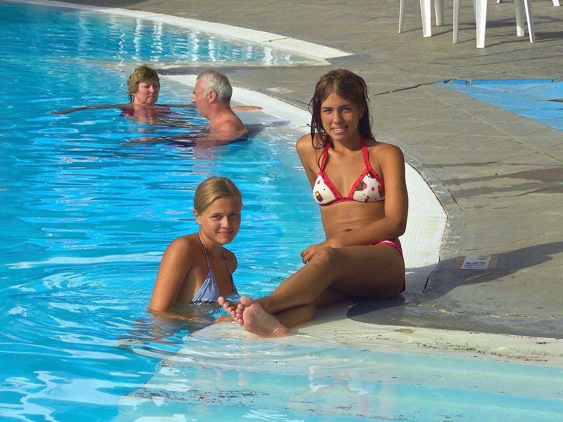 pornuha-zhena-video-s-tolokolnikovoy-onlayn-pit-spermu