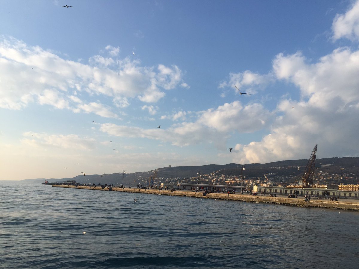 La belleza de las calles de #Trieste te hipnotiza a cada paso.Sigue la #sixtexperience por los #Balcanes #onlybefrom