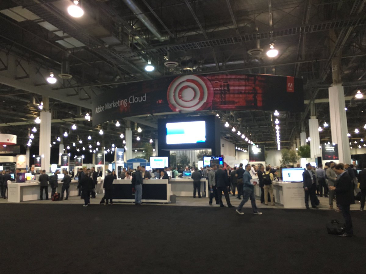 chrisrampley's tweet photo. #AdobeSummit Theres still time to come see the #connectedbag and #immersiveretail experience! @Capgemini @Adobe https://t.co/6gZkLMiv2h