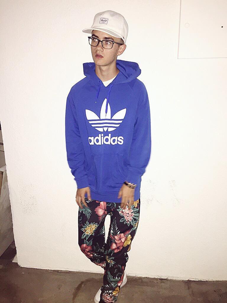 itsCxistineC's tweet photo. I just wanted to take the time out to say #HappyBirthdayJackJohnson &amp; that I ❤️You. @JackJackJohnson ☁️💜💕😌 https://t.co/innuiCA20w