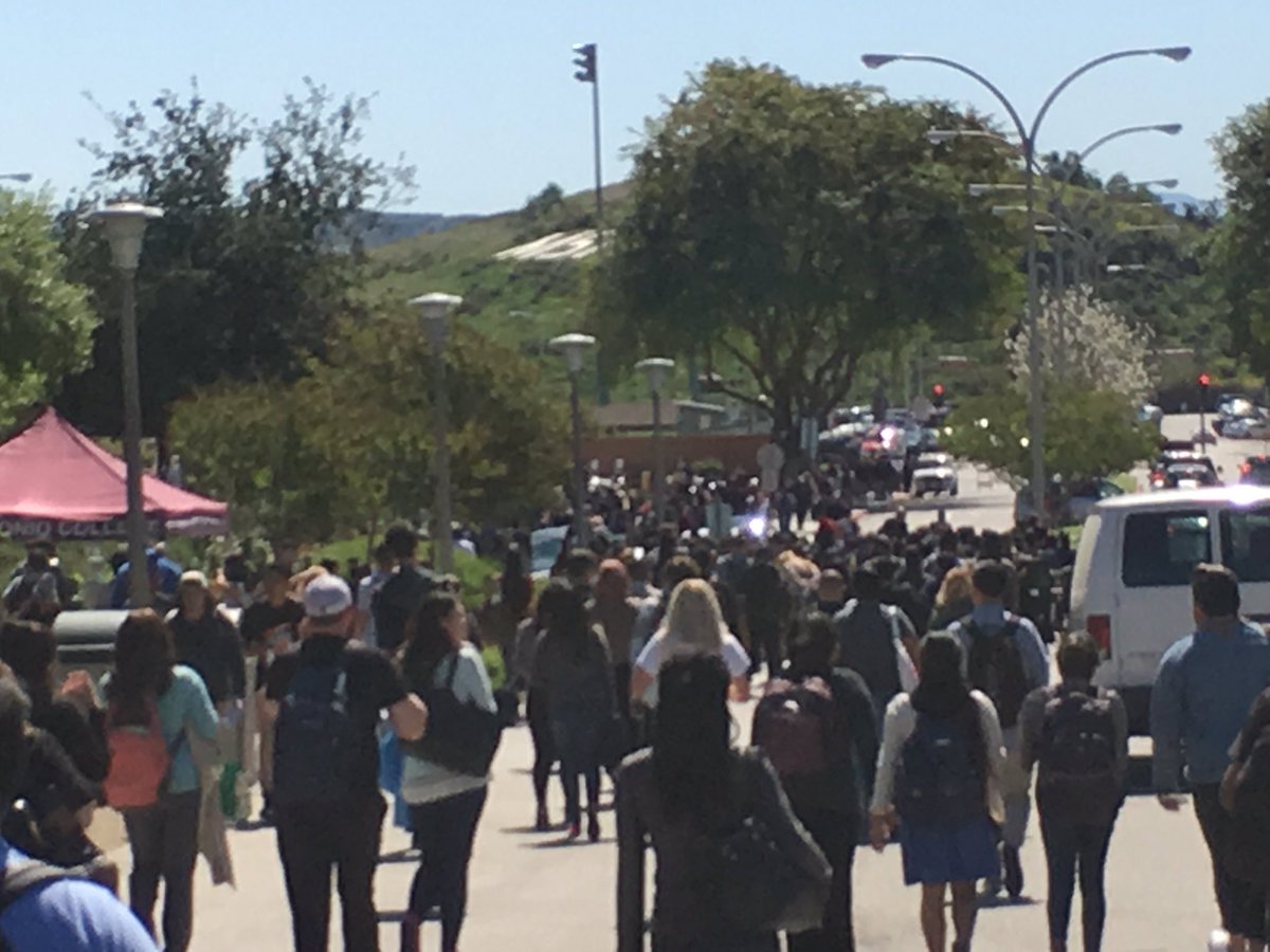 jason_shar's tweet photo. Mass Evacuation at SoCal college. #wtf #mtsac https://t.co/BTdIkrWhXe