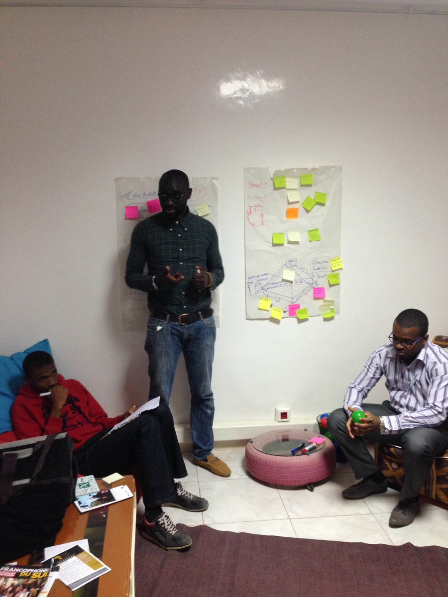 JklDakar's tweet photo. Présentation de RecycleTech // atelier de restitution #HackingParis #HackingDakar https://t.co/QTjL6S3QaM