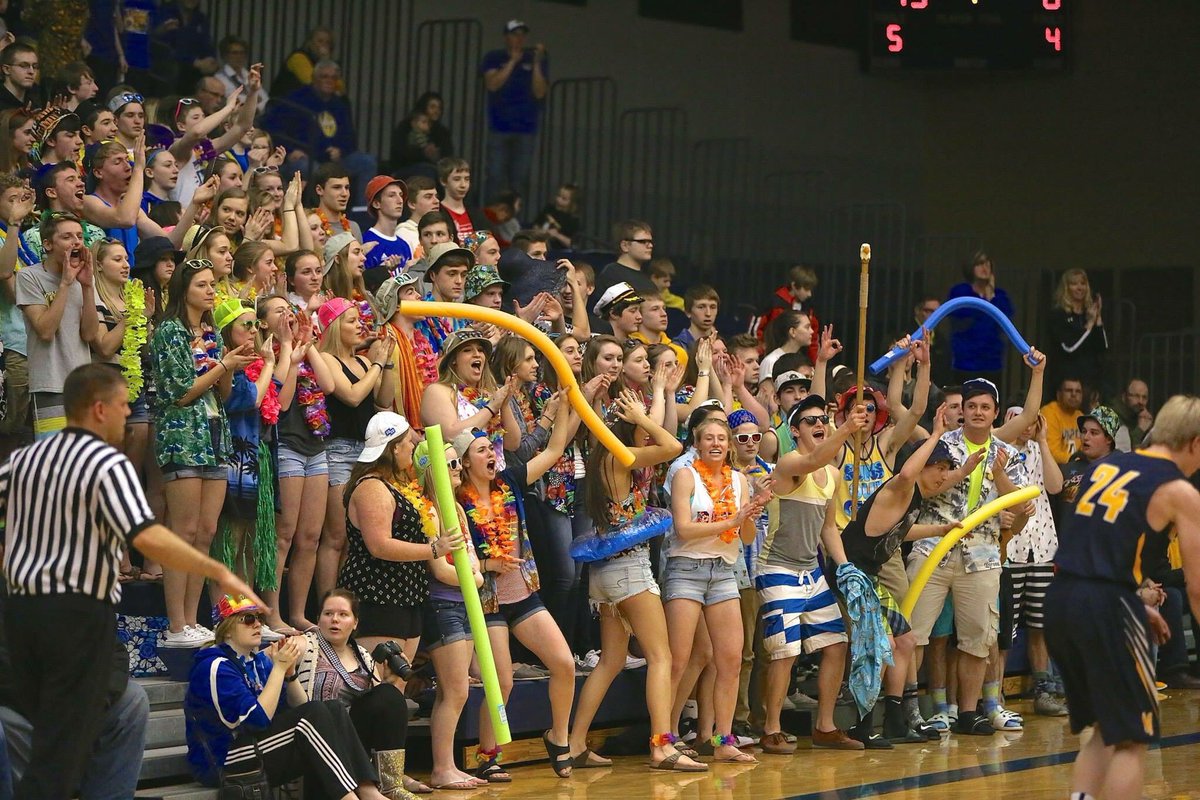 zaylietreasure's tweet photo. If there is one thing I'll miss about high school it's this!😔 #studentsectiongoals 😝 https://t.co/I6c1RlMQtH