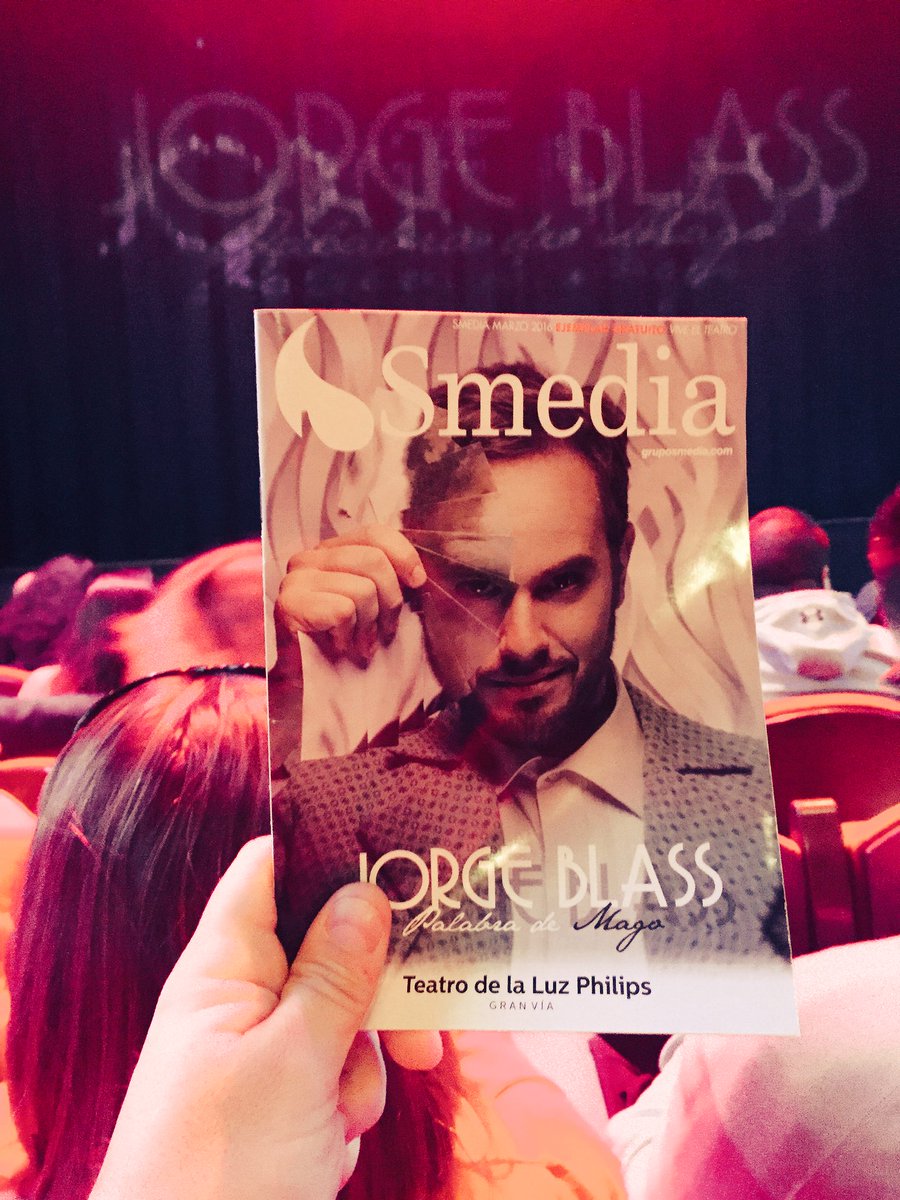 Teatro lleno para ver a <a href="/jorgeblass/">Jorge Blass</a> ¡viva la magia!