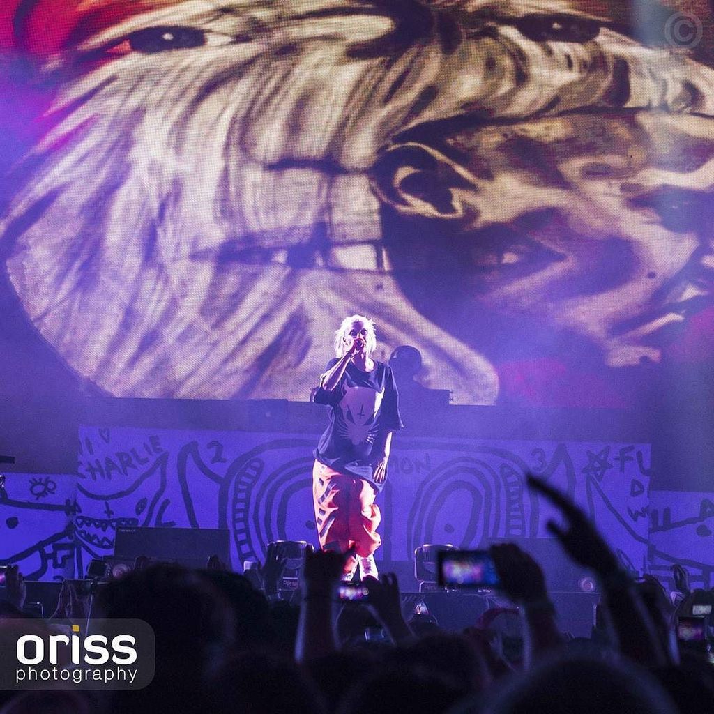 RubyAarciniega's tweet photo. @prawn_star @dieantwoord
#instaoriss #dieantwoord #yolandi #yolandivisser #music #hiphop #rave #rap
#zef #UMD #unmu… https://t.co/kbNRR73xEw